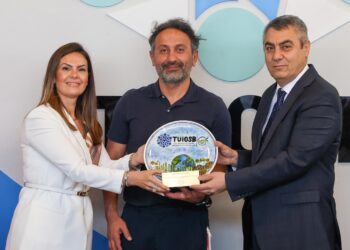 TÜİOSB’de İnşaatlarını Tamamlayan ve İş Yeri Açma ve Çalışma Ruhsatı Alan Katılımcılara Plaket Verildi