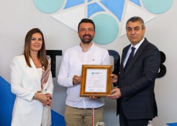 TÜİOSB’de İnşaatlarını Tamamlayan ve İş Yeri Açma ve Çalışma Ruhsatı Alan Katılımcılara Plaket Verildi
