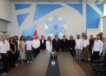 TÜİOSB’de İnşaatlarını Tamamlayan ve İş Yeri Açma ve Çalışma Ruhsatı Alan Katılımcılara Plaket Verildi